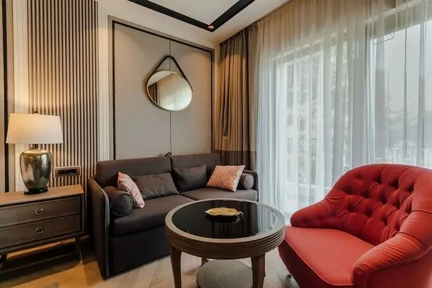 Junior Süit, Balkon, Kısmi Deniz Manzaralı