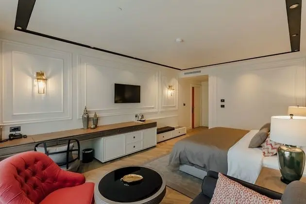 Junior Süit, Balkon, Kısmi Deniz Manzaralı
