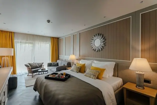 Junior Süit, Balkon, Kısmi Deniz Manzaralı