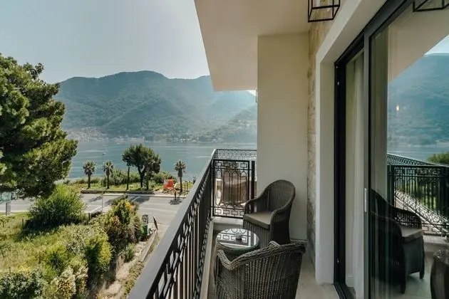 Junior Süit, Balkon, Kısmi Deniz Manzaralı