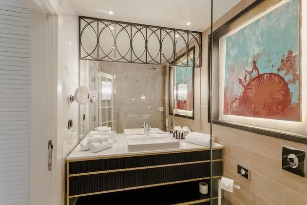 Junior Süit, Balkon, Kısmi Deniz Manzaralı
