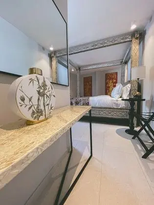 Luxury Oda