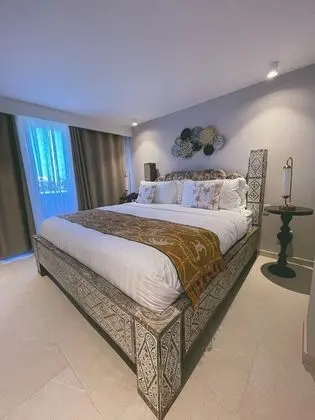 Luxury Oda