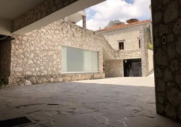 Suite Economica (Junto al Estacionamiento)