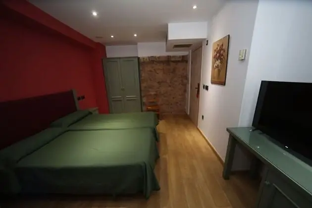 Üç Kişilik Oda