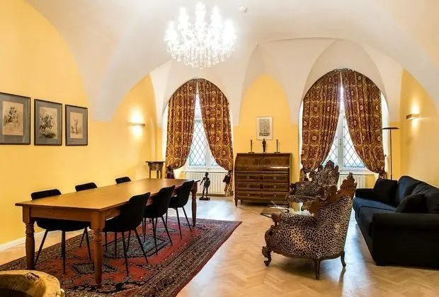 Family Tek Büyük Yataklı Oda