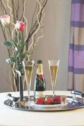 Senior Tek Büyük Yataklı Oda