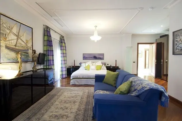 Senior Tek Büyük Yataklı Oda