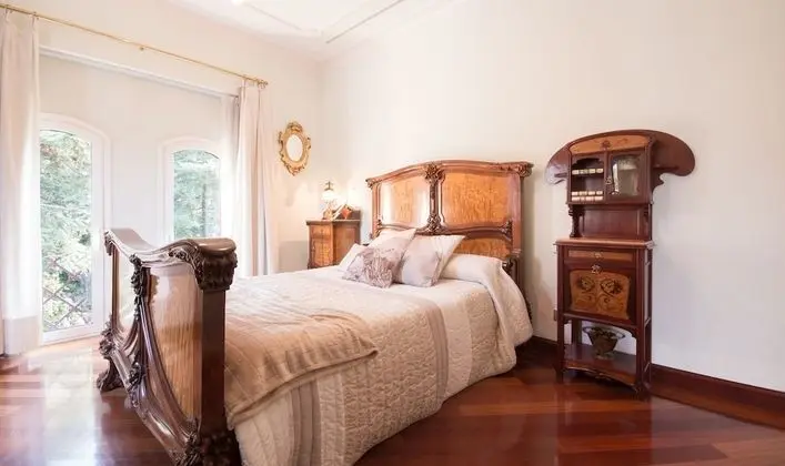 Traditional Tek Büyük Yataklı Oda