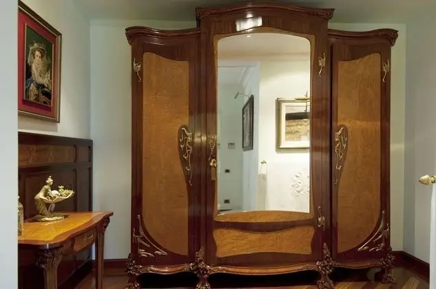 Traditional Tek Büyük Yataklı Oda