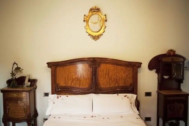 Traditional Tek Büyük Yataklı Oda