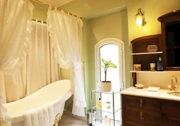 Traditional Tek Büyük Yataklı Oda