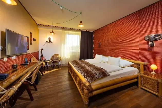 Design Tek Büyük Yataklı Oda (Afrika)