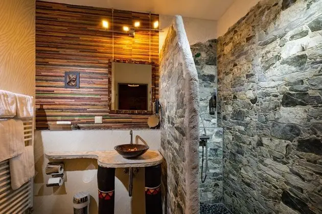 Design Tek Büyük Yataklı Oda (Afrika)