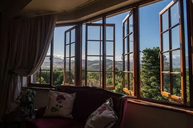 Deluxe Manor House Suites