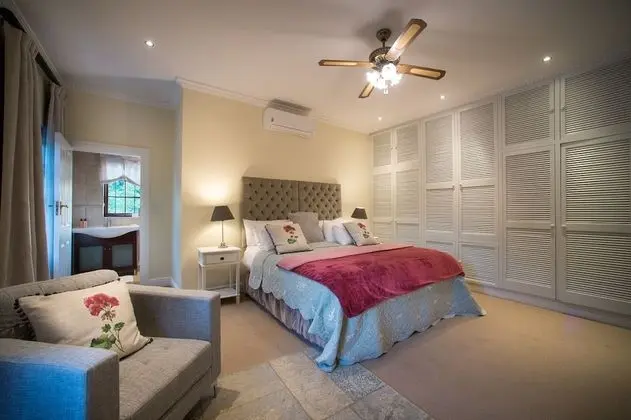 Deluxe Manor House Suites