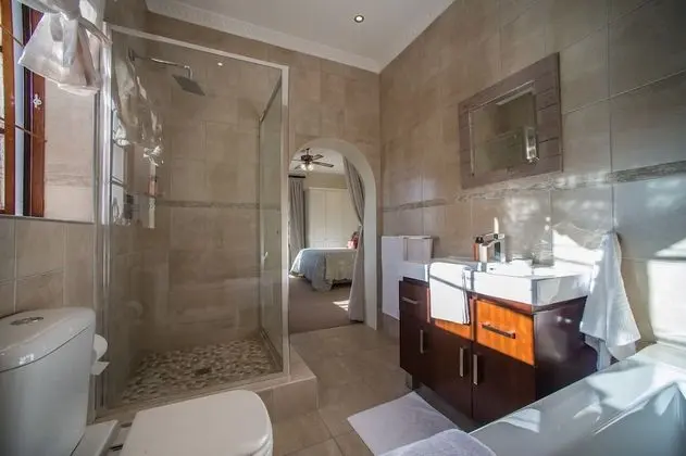 Deluxe Manor House Suites