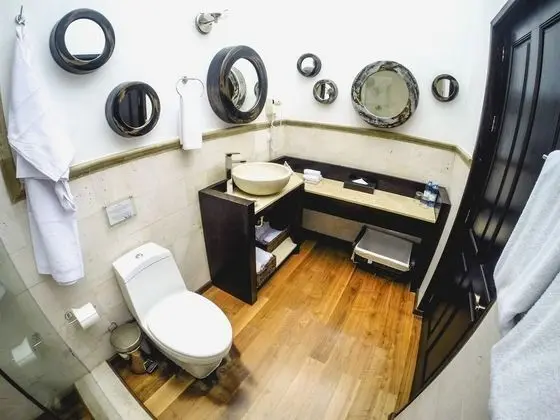 Deluxe Tek Büyük Yataklı Oda