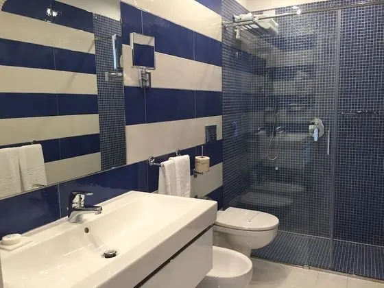 Deluxe Tek Büyük Yataklı Oda, 1 Çift Kişilik Yatak, Deniz Manzaralı