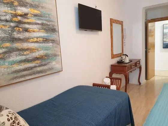 Üç Kişilik Oda