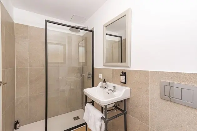 Tek Büyük Yataklı Oda, Balkon