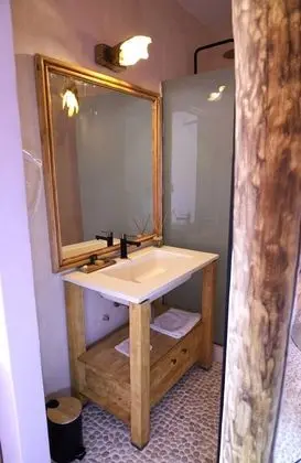 Design Tek Büyük Yataklı Oda, Özel Banyo