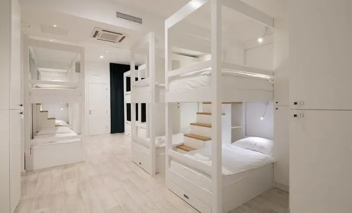 Ortak Ranzalı Oda (Bed in a 16-Bed Dormitory)