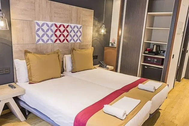 Standard Tek Büyük Yataklı Oda