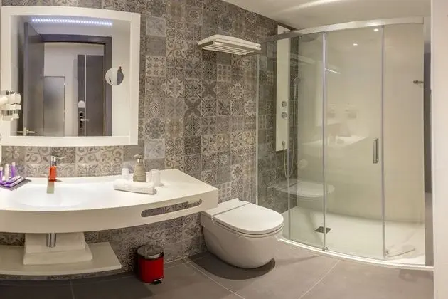 Tek Büyük veya İki Ayrı Yataklı Oda, Balkon