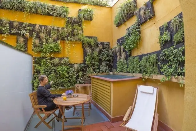 Tek Büyük veya İki Ayrı Yataklı Oda, Teras