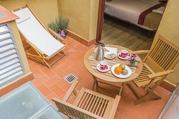 Tek Büyük veya İki Ayrı Yataklı Oda, Teras