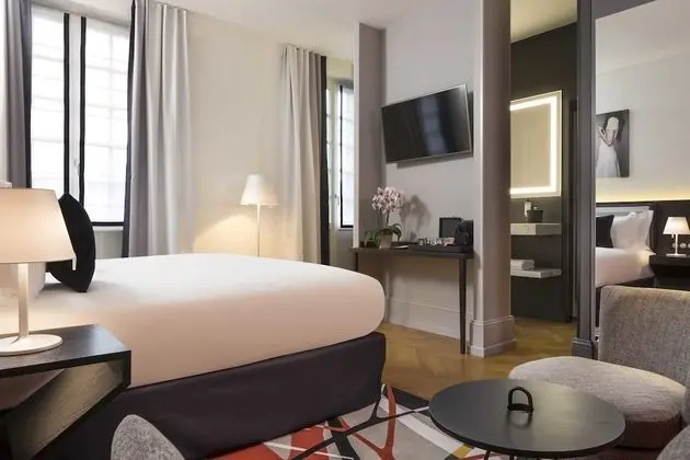 Deluxe Tek Büyük Yataklı Oda