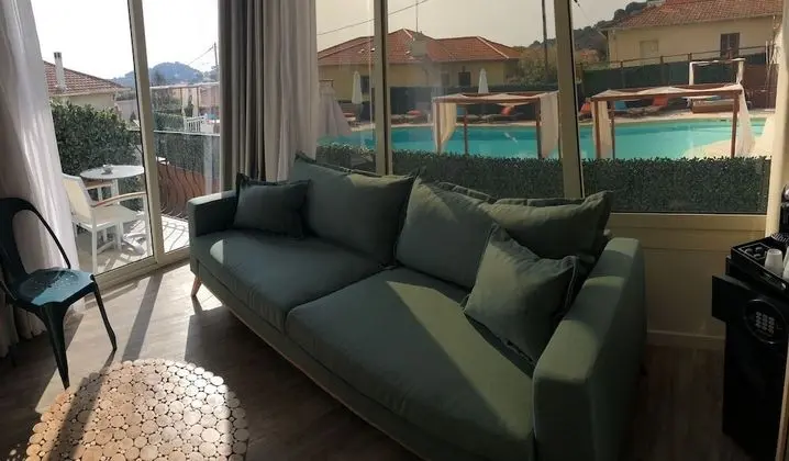 Junior Süit, Havuz Manzaralı