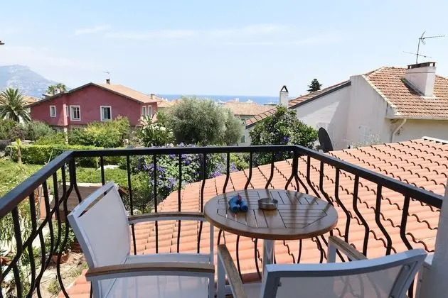 Tek Büyük Yataklı Oda, Balkon, Kısmi Deniz Manzaralı