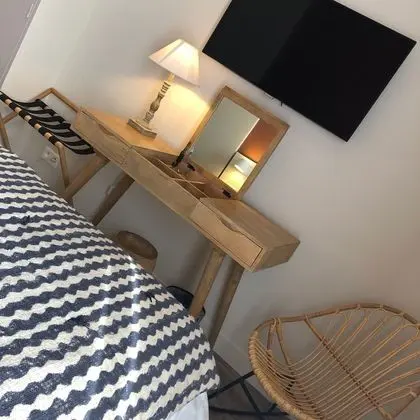 Tek Büyük Yataklı Oda, Balkon, Kısmi Deniz Manzaralı