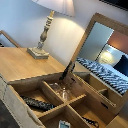 Tek Büyük Yataklı Oda, Balkon, Kısmi Deniz Manzaralı