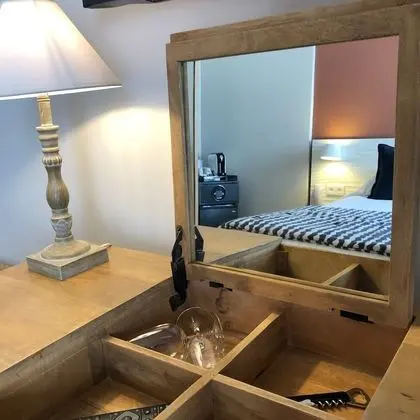 Tek Büyük Yataklı Oda, Balkon, Kısmi Deniz Manzaralı