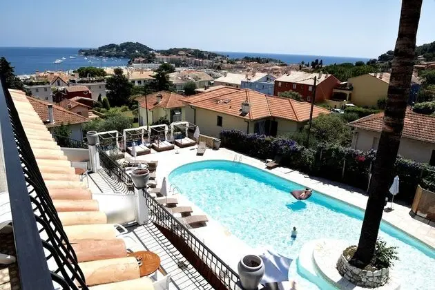 Tek Büyük Yataklı Oda, Balkon, Kısmi Deniz Manzaralı