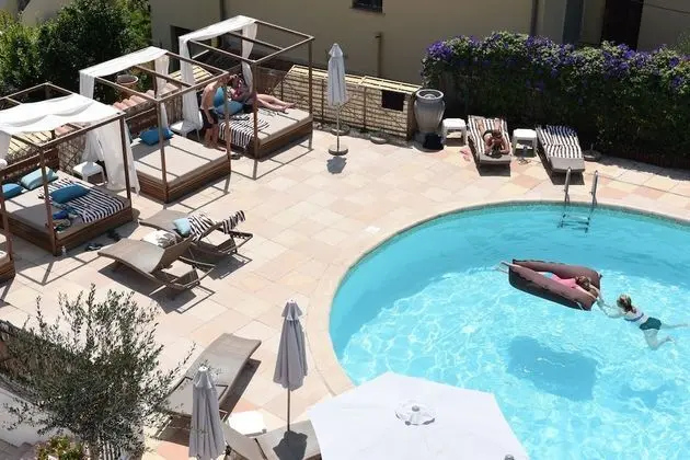 Tek Büyük Yataklı Oda, Balkon, Kısmi Deniz Manzaralı