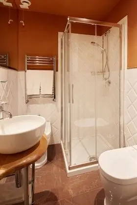 Comfort Tek Büyük Yataklı Oda, 1 En Büyük (King) Boy Yatak, Anti Alerjik (Stair Access Only)