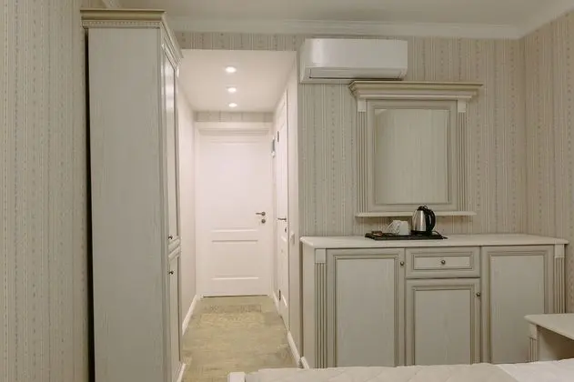 Comfort Tek Büyük Yataklı Oda (semi-basement floor)