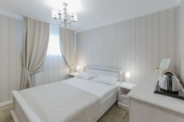 Comfort Tek Büyük Yataklı Oda (semi-basement floor)