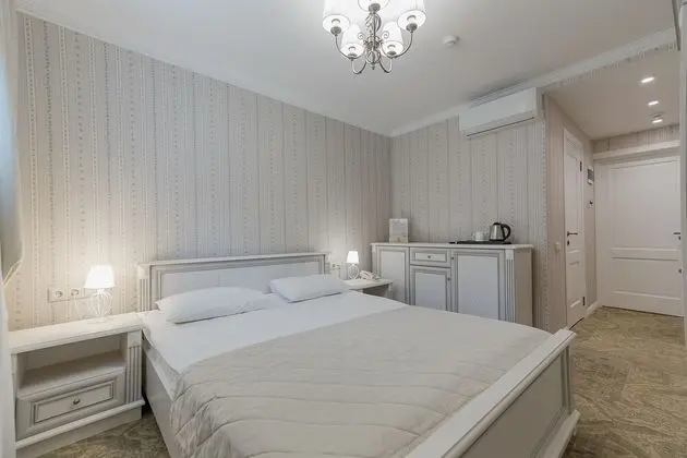 Comfort Tek Büyük Yataklı Oda (semi-basement floor)