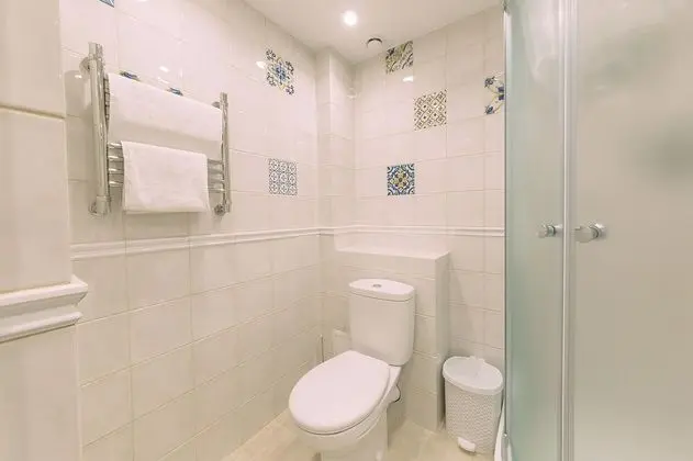 Comfort Tek Büyük Yataklı Oda (semi-basement floor)