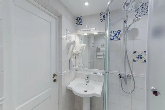 Comfort Tek Büyük Yataklı Oda (semi-basement floor)