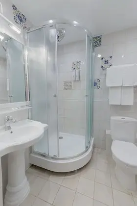 Comfort Tek Büyük Yataklı Oda (semi-basement floor)
