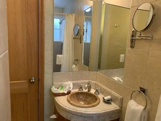 Petite Suite, Balcony