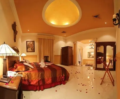 Master Suite with One King Bed & Spa Bath - Garden View