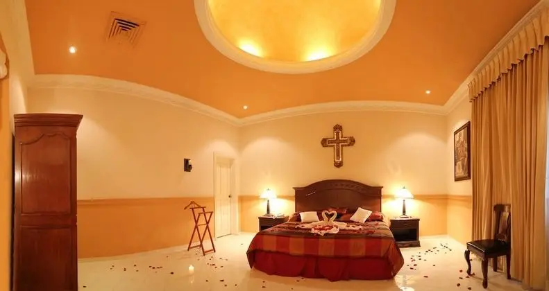 Master Suite with One King Bed & Spa Bath - Garden View