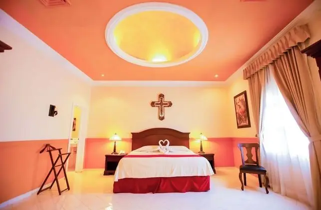 Master Suite with One King Bed & Spa Bath - Garden View